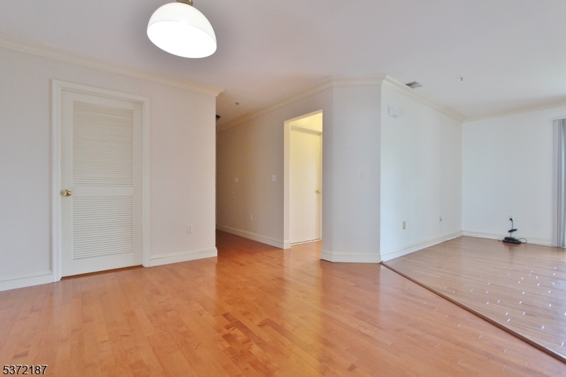 Green Brook Twp., New Jersey 08812, United States, 2 Bedrooms Bedrooms, ,2 BathroomsBathrooms,Residential,Active,173624