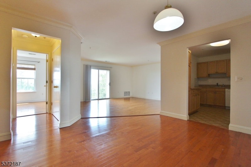 Green Brook Twp., New Jersey 08812, United States, 2 Bedrooms Bedrooms, ,2 BathroomsBathrooms,Residential,Active,173624