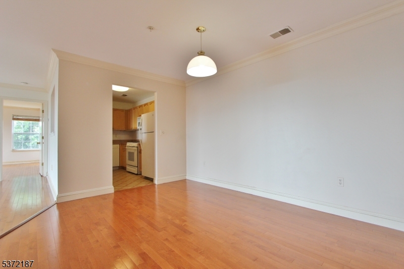 Green Brook Twp., New Jersey 08812, United States, 2 Bedrooms Bedrooms, ,2 BathroomsBathrooms,Residential,Active,173624