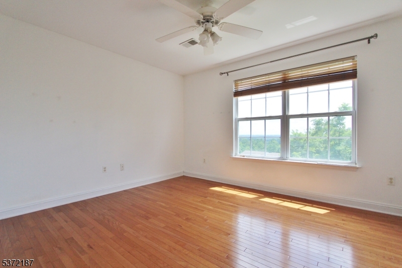 Green Brook Twp., New Jersey 08812, United States, 2 Bedrooms Bedrooms, ,2 BathroomsBathrooms,Residential,Active,173624