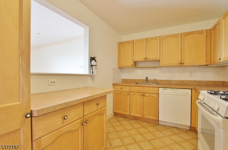 Green Brook Twp., New Jersey 08812, United States, 2 Bedrooms Bedrooms, ,2 BathroomsBathrooms,Residential,Active,173624