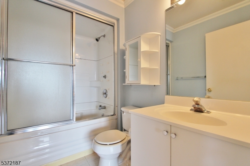 Green Brook Twp., New Jersey 08812, United States, 2 Bedrooms Bedrooms, ,2 BathroomsBathrooms,Residential,Active,173624