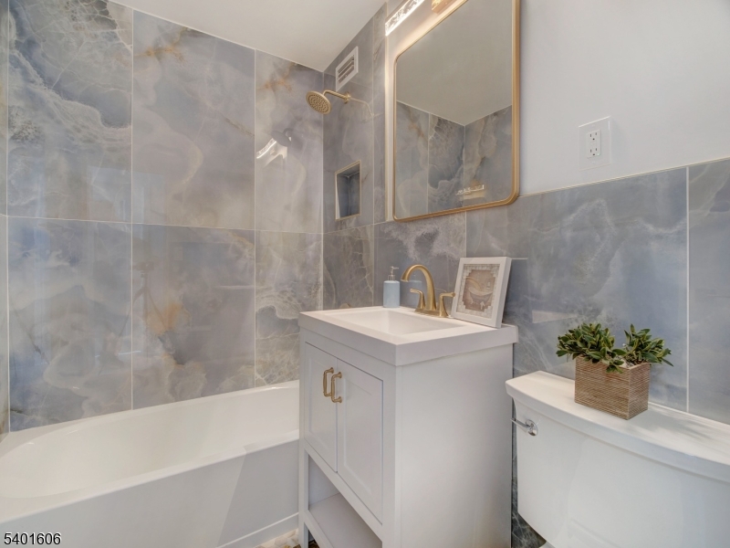 Harrison Park Towers - Residential