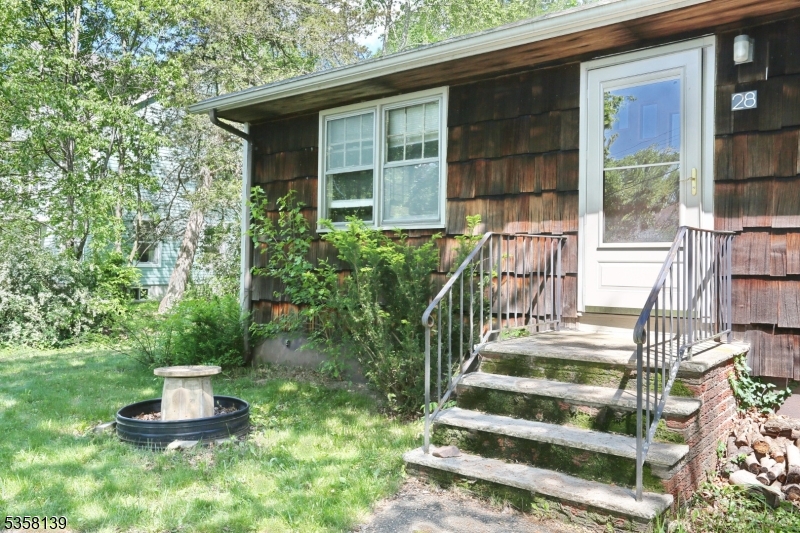 28 Summit Ave