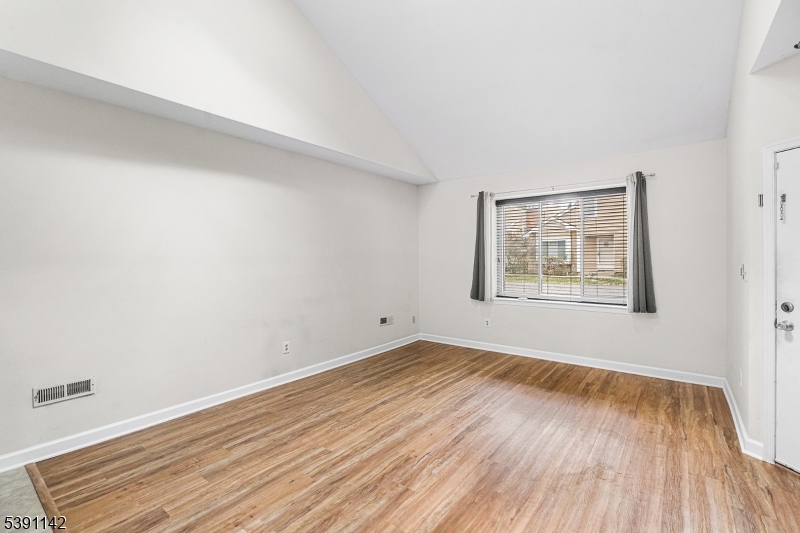 QUAILBROOK VILLAS END - Residential