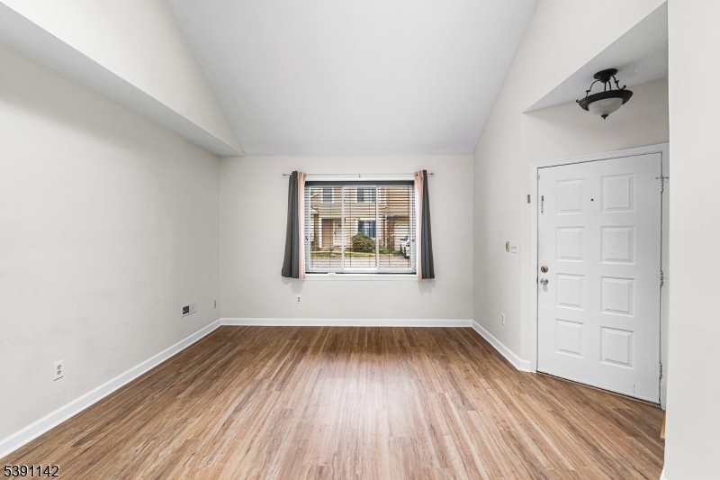 QUAILBROOK VILLAS END - Residential