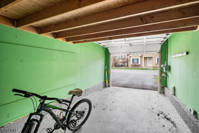 QUAILBROOK VILLAS END - Residential