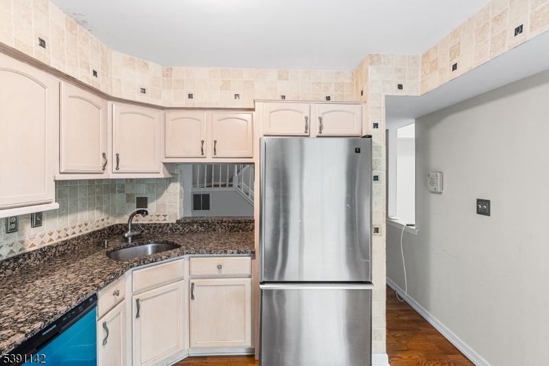 QUAILBROOK VILLAS END - Residential