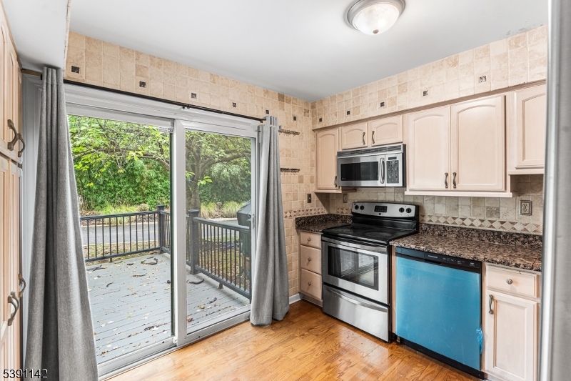 QUAILBROOK VILLAS END - Residential