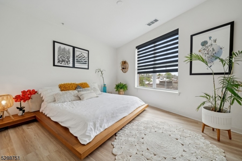 Crescent Ct Condominiums - Residential