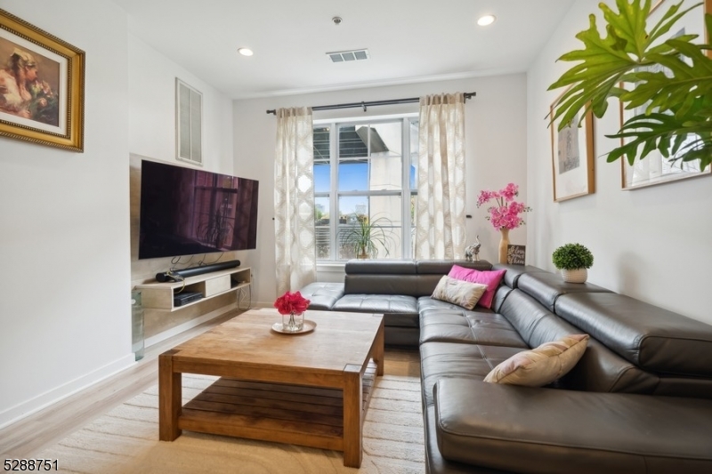 Crescent Ct Condominiums - Residential