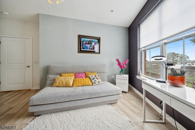 Crescent Ct Condominiums - Residential