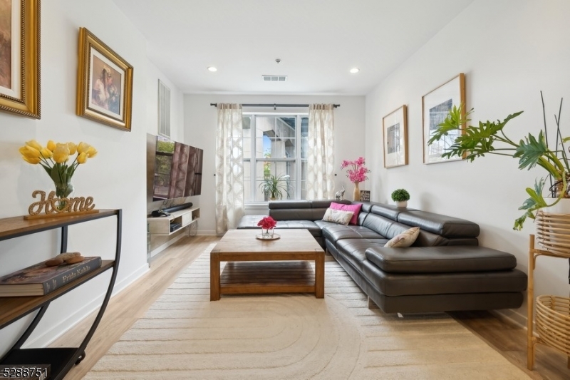 Crescent Ct Condominiums - Residential