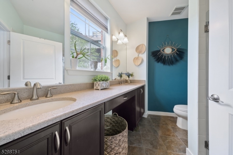 Crescent Ct Condominiums - Residential