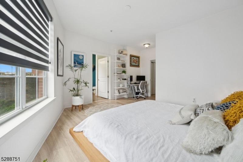 Crescent Ct Condominiums - Residential