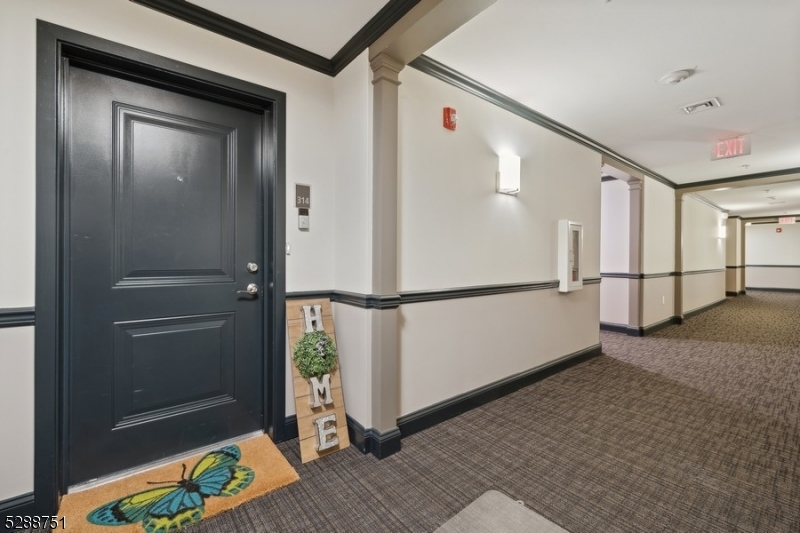 Crescent Ct Condominiums - Residential