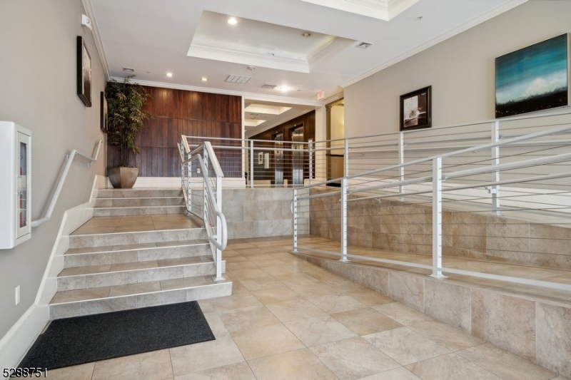 Crescent Ct Condominiums - Residential