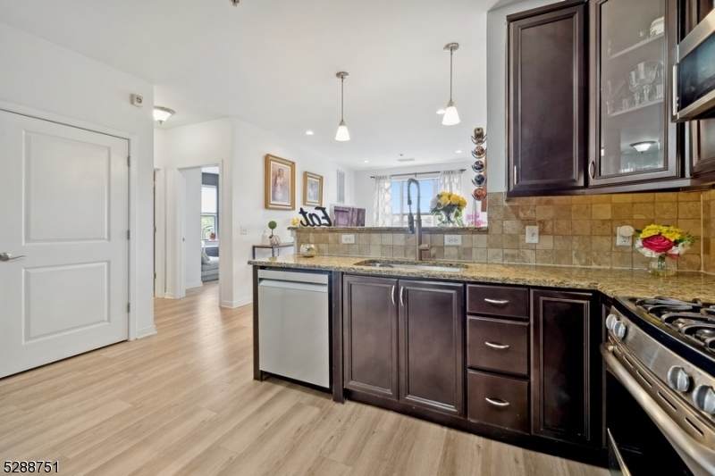 Crescent Ct Condominiums - Residential