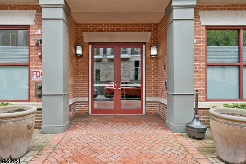 Crescent Ct Condominiums - Residential