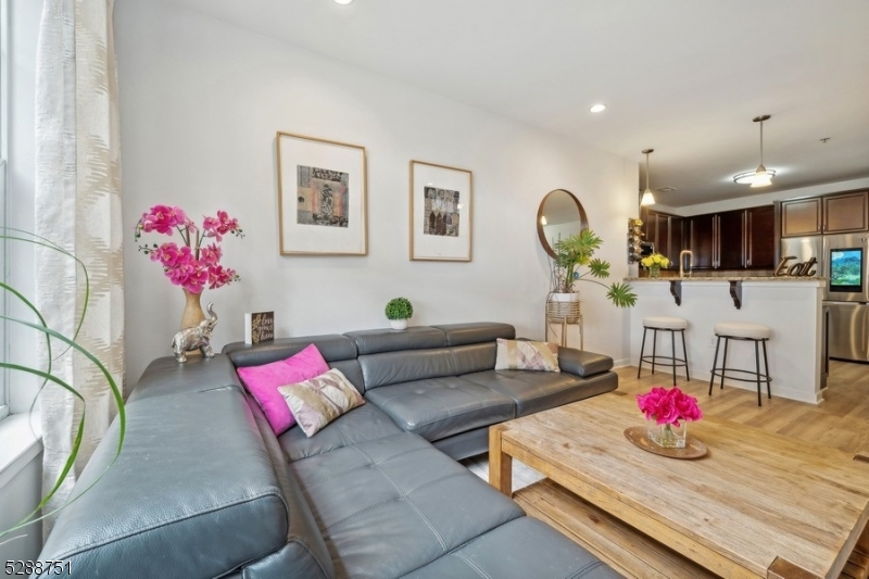 Crescent Ct Condominiums - Residential