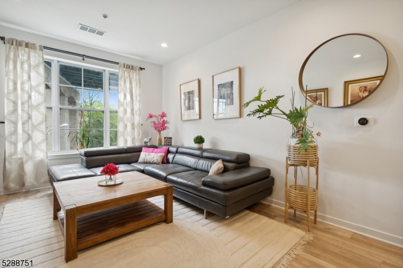 Crescent Ct Condominiums - Residential