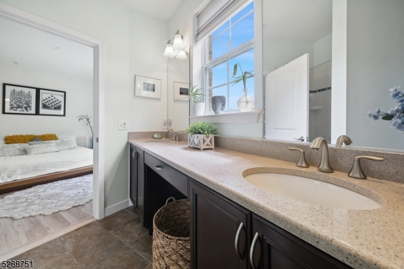 Crescent Ct Condominiums - Residential