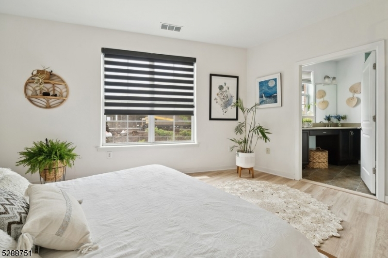 Crescent Ct Condominiums - Residential