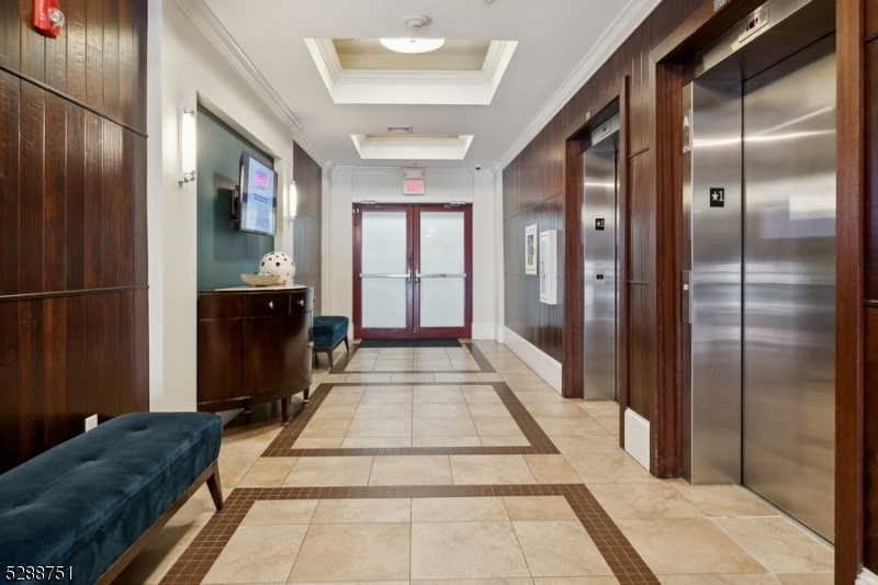 Crescent Ct Condominiums - Residential