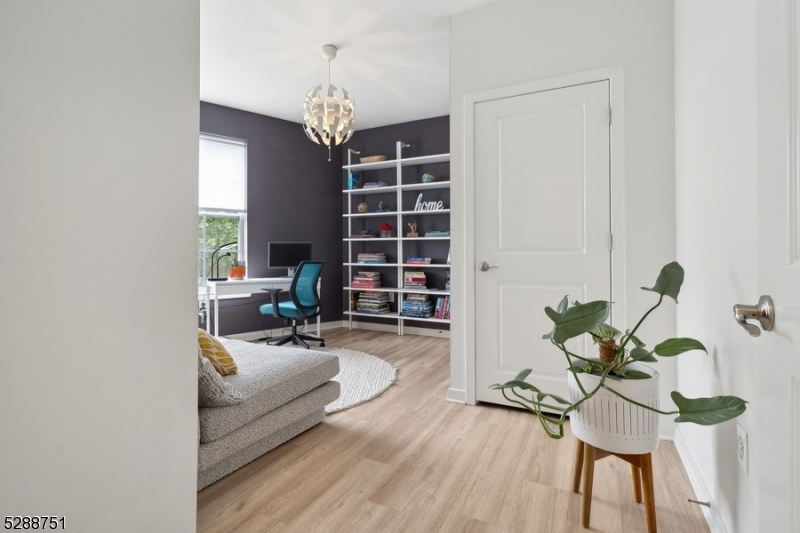 Crescent Ct Condominiums - Residential