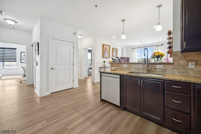 Crescent Ct Condominiums - Residential