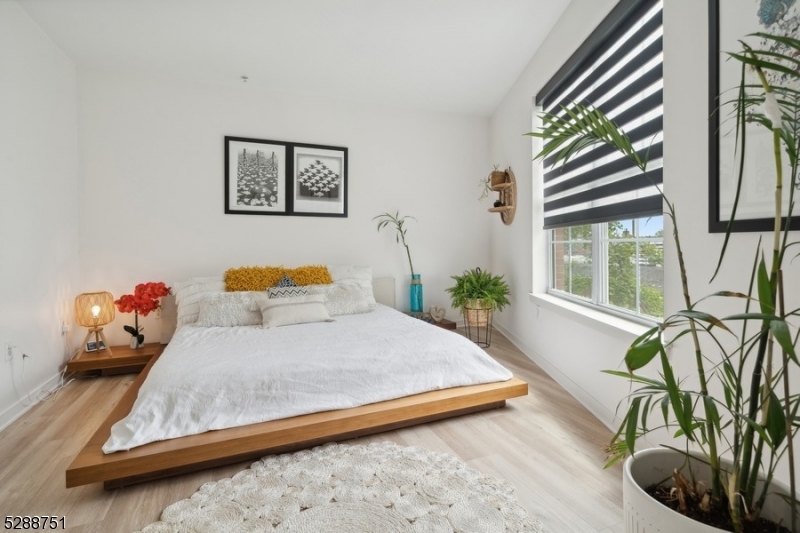 Crescent Ct Condominiums - Residential