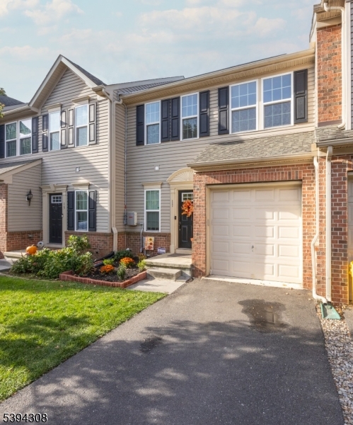 The Courts at Hamilton - Residential