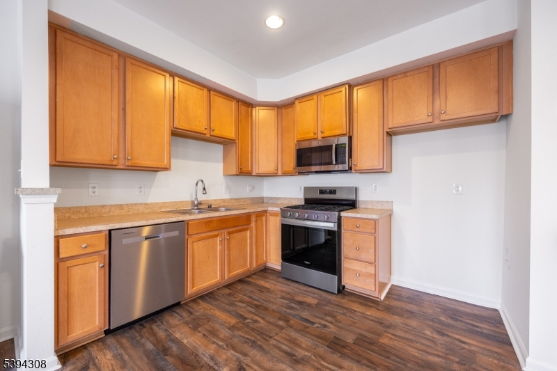 The Courts at Hamilton - Residential