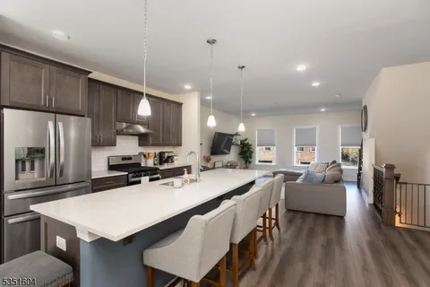 MLS: 3957901