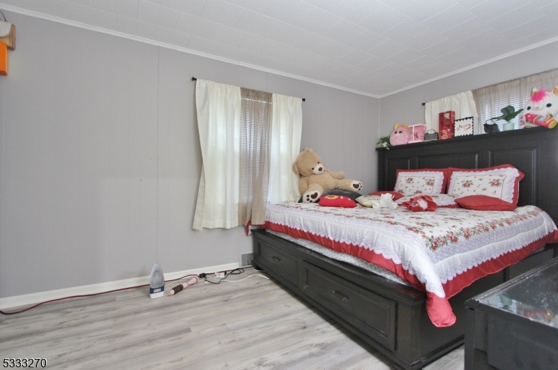 North Plainfield Boro, New Jersey 07060, United States, 4 Bedrooms Bedrooms, ,2 BathroomsBathrooms,Residential,Pending,17461