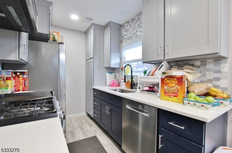 North Plainfield Boro, New Jersey 07060, United States, 4 Bedrooms Bedrooms, ,2 BathroomsBathrooms,Residential,Pending,17461