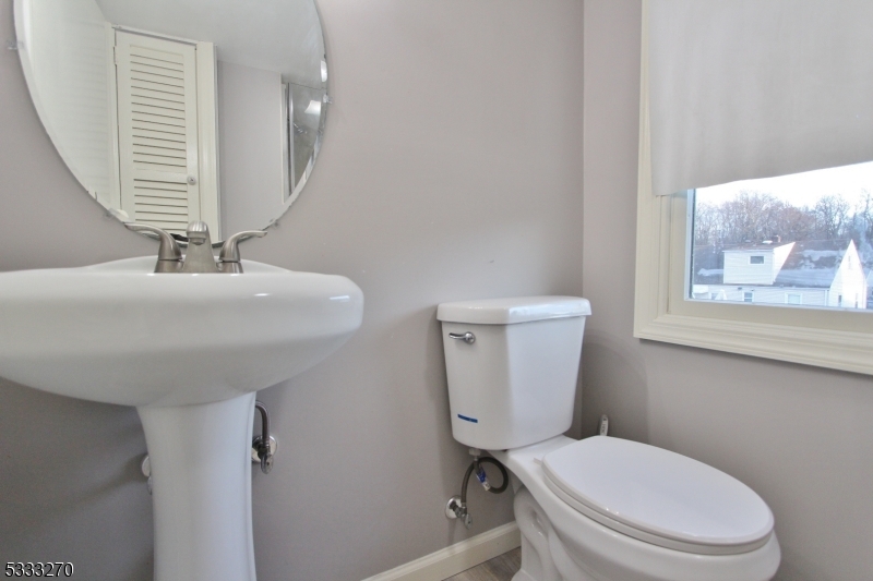 North Plainfield Boro, New Jersey 07060, United States, 4 Bedrooms Bedrooms, ,2 BathroomsBathrooms,Residential,Pending,17461