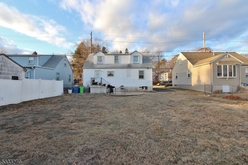 North Plainfield Boro, New Jersey 07060, United States, 4 Bedrooms Bedrooms, ,2 BathroomsBathrooms,Residential,Pending,17461