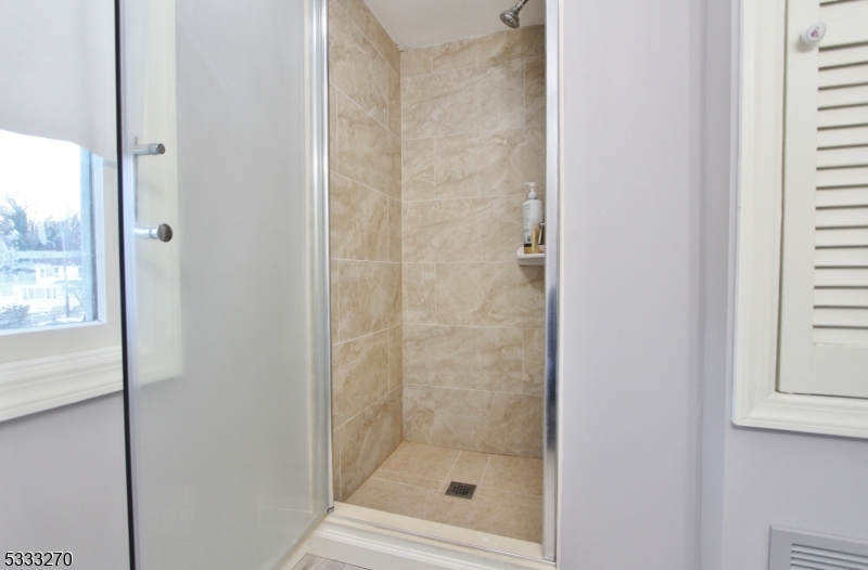 North Plainfield Boro, New Jersey 07060, United States, 4 Bedrooms Bedrooms, ,2 BathroomsBathrooms,Residential,Pending,17461