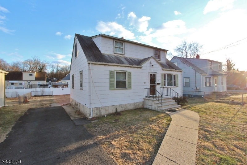 North Plainfield Boro, New Jersey 07060, United States, 4 Bedrooms Bedrooms, ,2 BathroomsBathrooms,Residential,Pending,17461