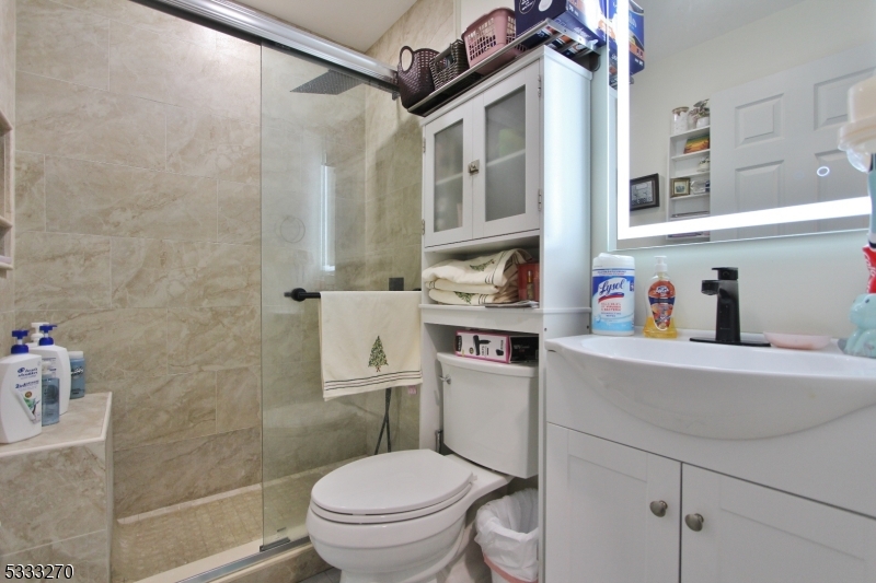 North Plainfield Boro, New Jersey 07060, United States, 4 Bedrooms Bedrooms, ,2 BathroomsBathrooms,Residential,Pending,17461