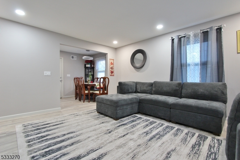 North Plainfield Boro, New Jersey 07060, United States, 4 Bedrooms Bedrooms, ,2 BathroomsBathrooms,Residential,Pending,17461