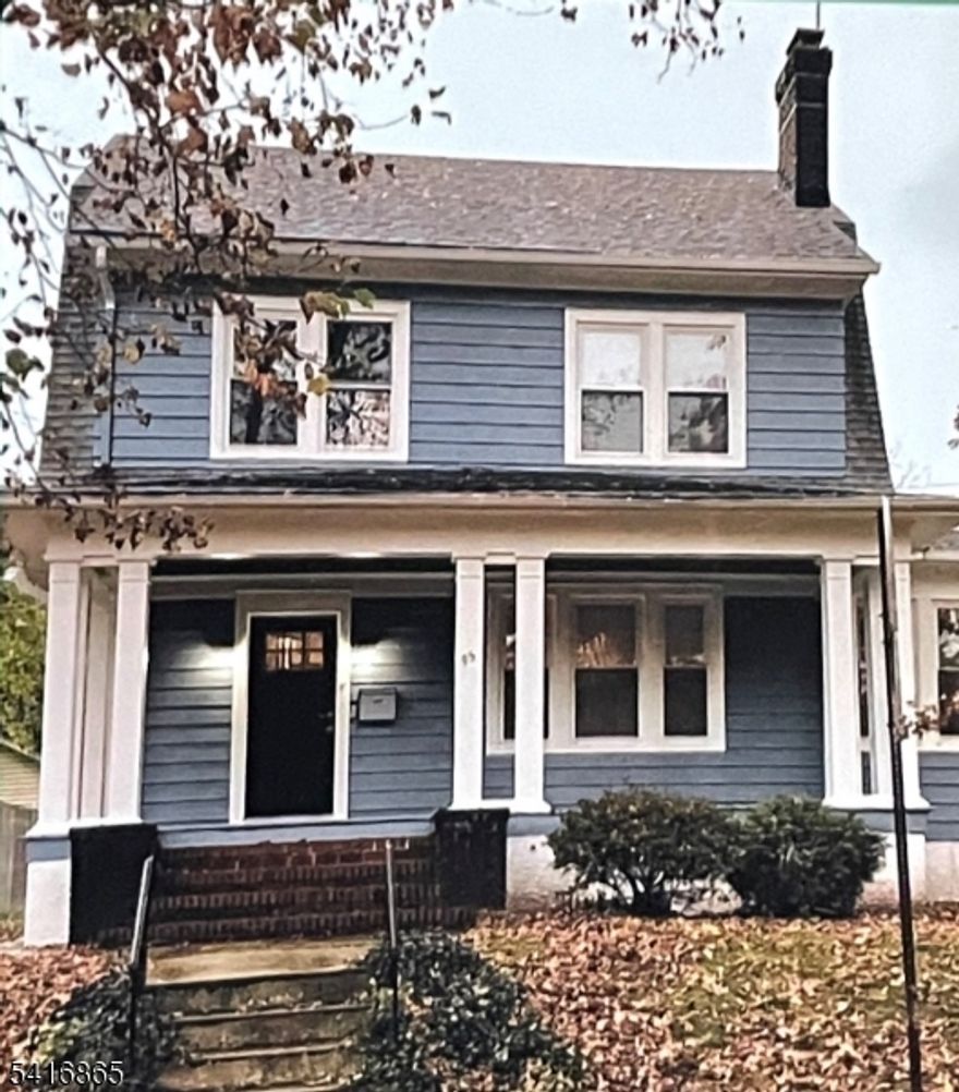 Beautiful Spacious 3 Bedroom, 1.5 Bathrooms with finish attic. Bonus room on first floor. Kitchen , hardwood floors and ceramic tiles.Granite Counter tops, stainless steel appliances. Minutes from Downtown South orange & S.O. Train Station