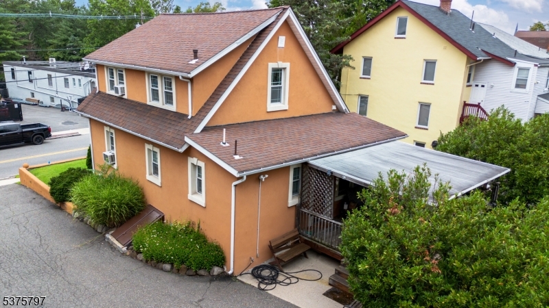 Caldwell Boro Twp., New Jersey 07006, United States, 3 Bedrooms Bedrooms, ,3 BathroomsBathrooms,Residential,Pending,185144