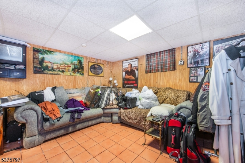 Caldwell Boro Twp., New Jersey 07006, United States, 3 Bedrooms Bedrooms, ,3 BathroomsBathrooms,Residential,Pending,185144