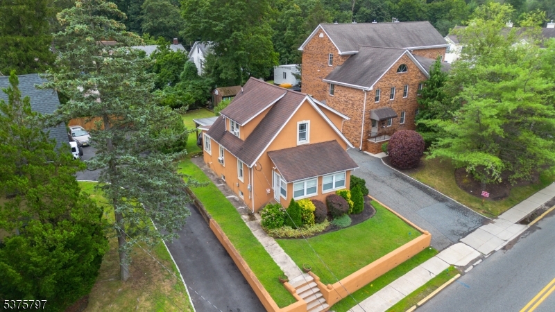 Caldwell Boro Twp., New Jersey 07006, United States, 3 Bedrooms Bedrooms, ,3 BathroomsBathrooms,Residential,Pending,185144