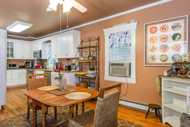 Caldwell Boro Twp., New Jersey 07006, United States, 3 Bedrooms Bedrooms, ,3 BathroomsBathrooms,Residential,Pending,185144