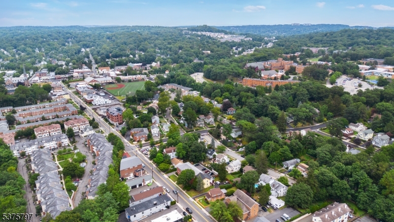 Caldwell Boro Twp., New Jersey 07006, United States, 3 Bedrooms Bedrooms, ,3 BathroomsBathrooms,Residential,Pending,185144