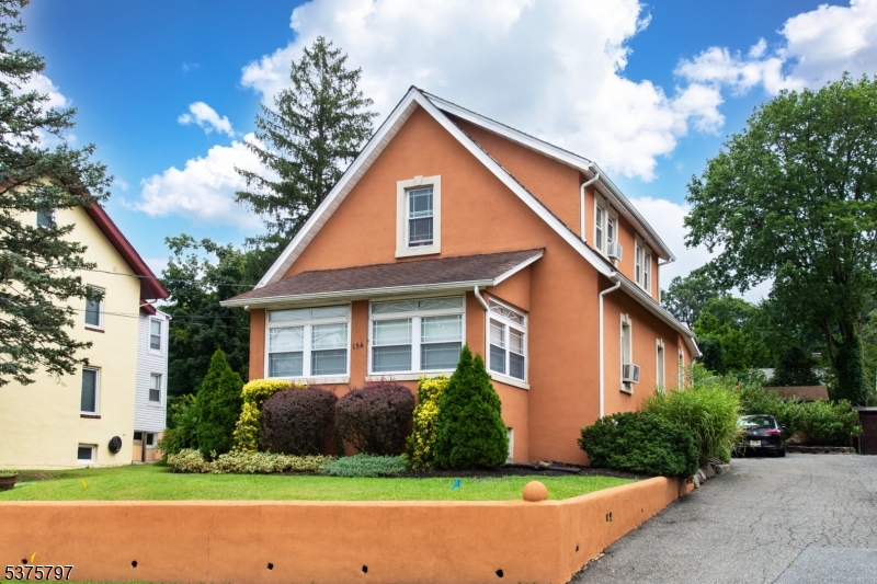 Caldwell Boro Twp., New Jersey 07006, United States, 3 Bedrooms Bedrooms, ,3 BathroomsBathrooms,Residential,Pending,185144