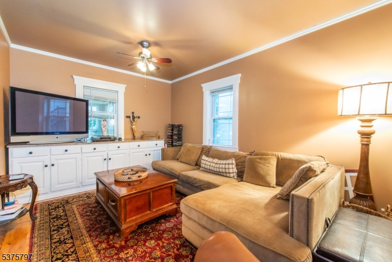 Caldwell Boro Twp., New Jersey 07006, United States, 3 Bedrooms Bedrooms, ,3 BathroomsBathrooms,Residential,Pending,185144